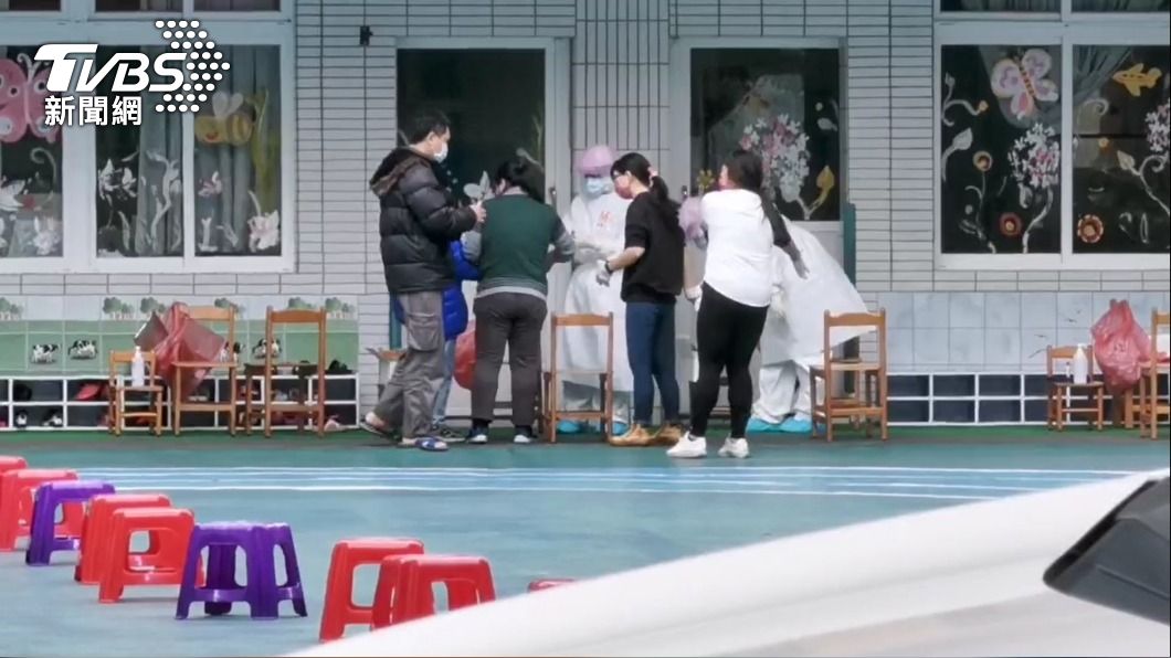 幼兒園總共被匡列331名師生及家長,今日進行全體採檢。(圖/TVBS)
