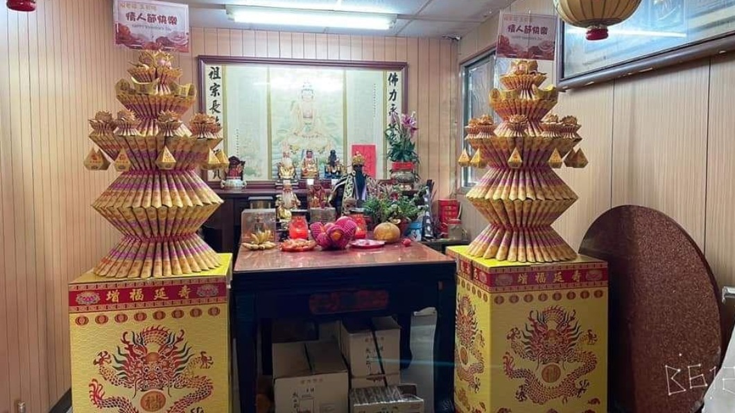 這勇氣給過!情人節送妻「2座蓮花寶塔」莊嚴畫面網笑翻