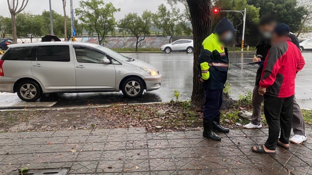 苗栗火車站抓白牌車 假運將收100車資 慘罰10萬