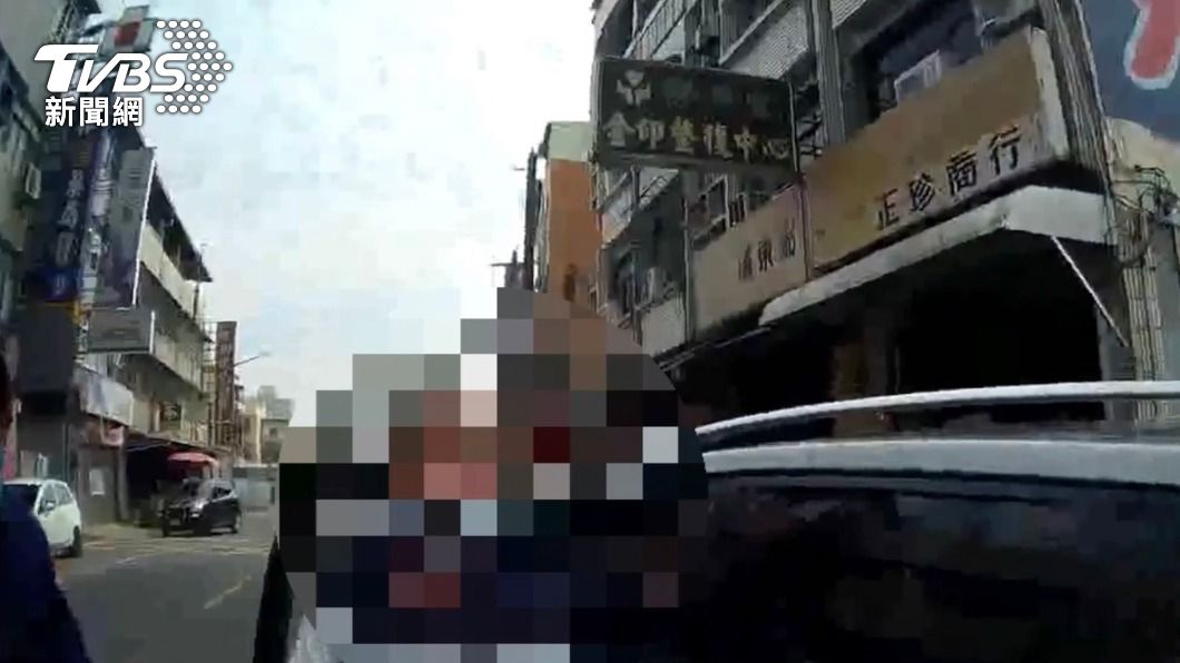 張姓嫌犯表示,自打逃亡後過的膽戰心驚,如今被捕歸案,心中放下一塊大石頭。(圖/TVBS)