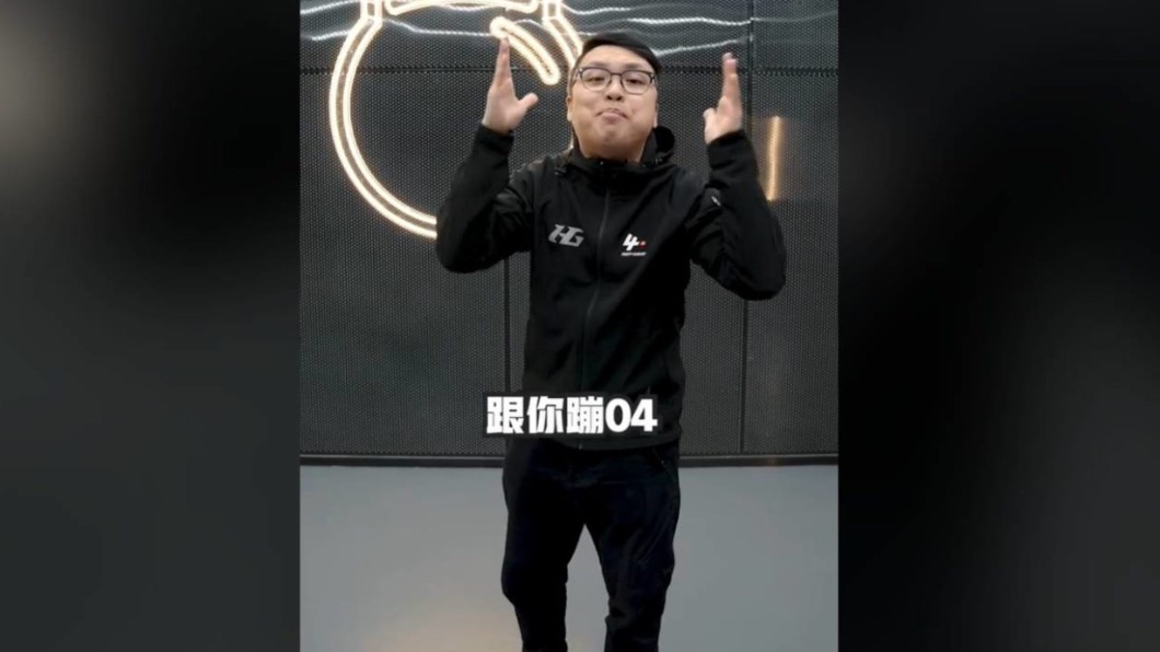 楊永杰以一句「不服來蹦我,摩托車也行」讓其成為眾矢之的。(圖/翻攝自中國抖音)