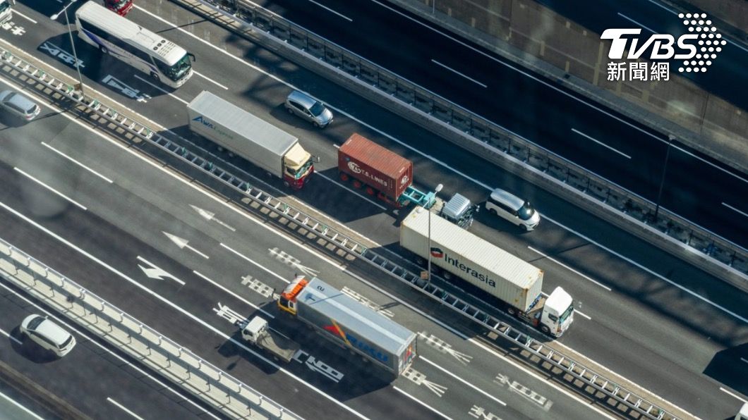 日本東北自動車道成功提高速限的案例，也讓當地部分縣市高速公路陸續跟進提高速限。（示意圖／shutterstock達志影像）