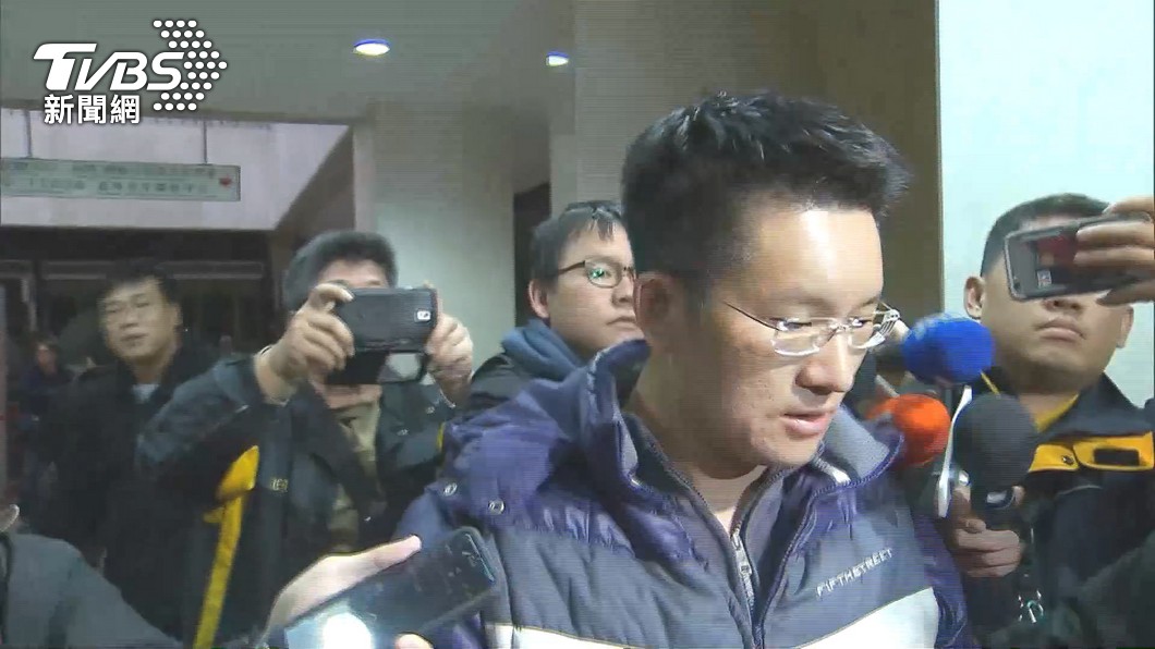 童仲彥遲到5小終現身地檢報到！　將入獄關3年10月