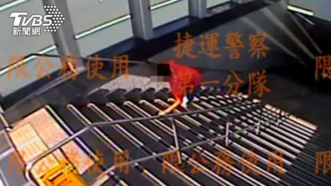 陳男逃逸時還在樓梯上跌倒。(圖/TVBS)