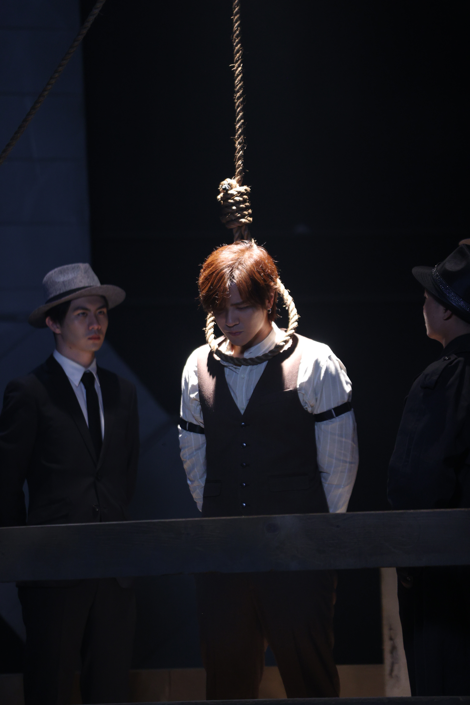 羅志祥MV中被處吊刑。（圖／無惧國際娛樂提供）
