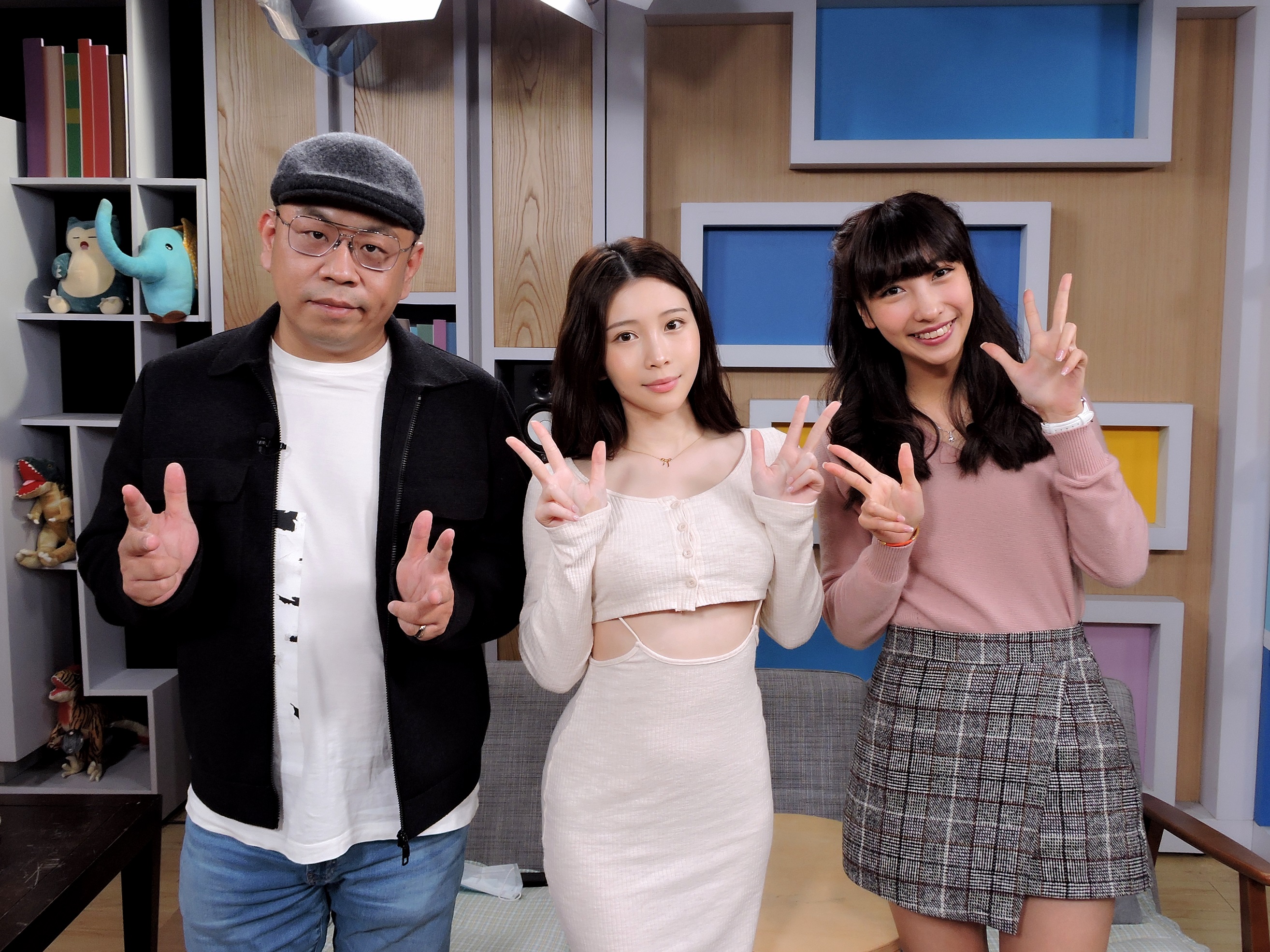 鄭家純擔任《房事八點檔》首集來賓分享理財、購屋觀念。(圖/東森提供)