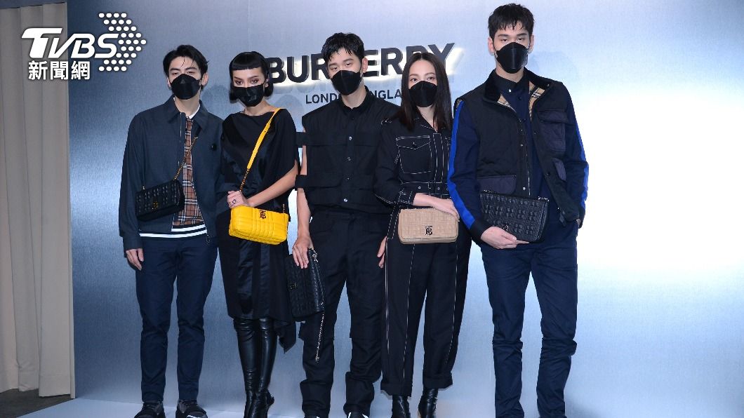 左起宋柏緯、李函、周興哲、林映唯、周予天出席時尚活動。(圖/許方正攝)