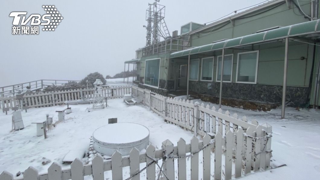 玉山成銀白世界!連續降雪16小時 積雪1.5公分
