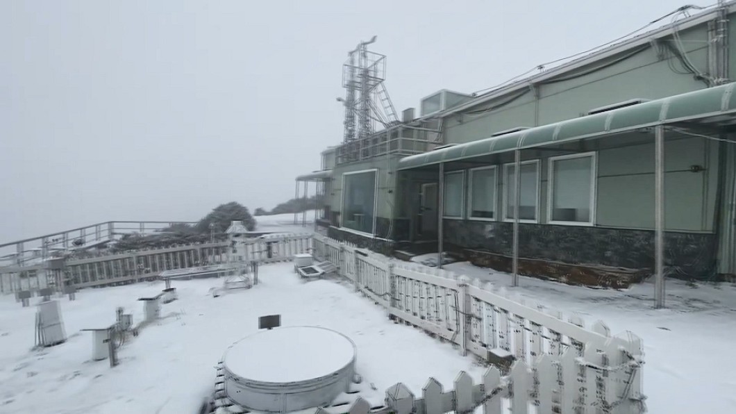 玉山、合歡山已經下雪了。（圖／氣象局提供）