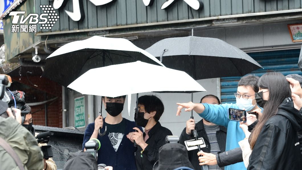 巴戈老婆(中)與兒子。(圖/許方正攝)