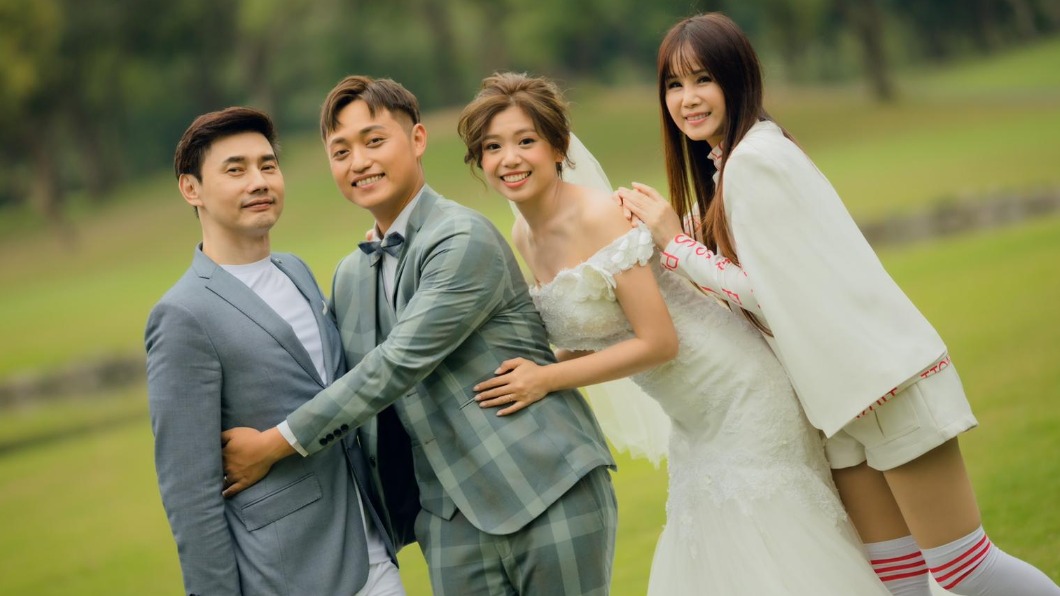 包庭政(左二)透露為拍婚紗照積極瘦身。(圖/翰森娛樂提供)