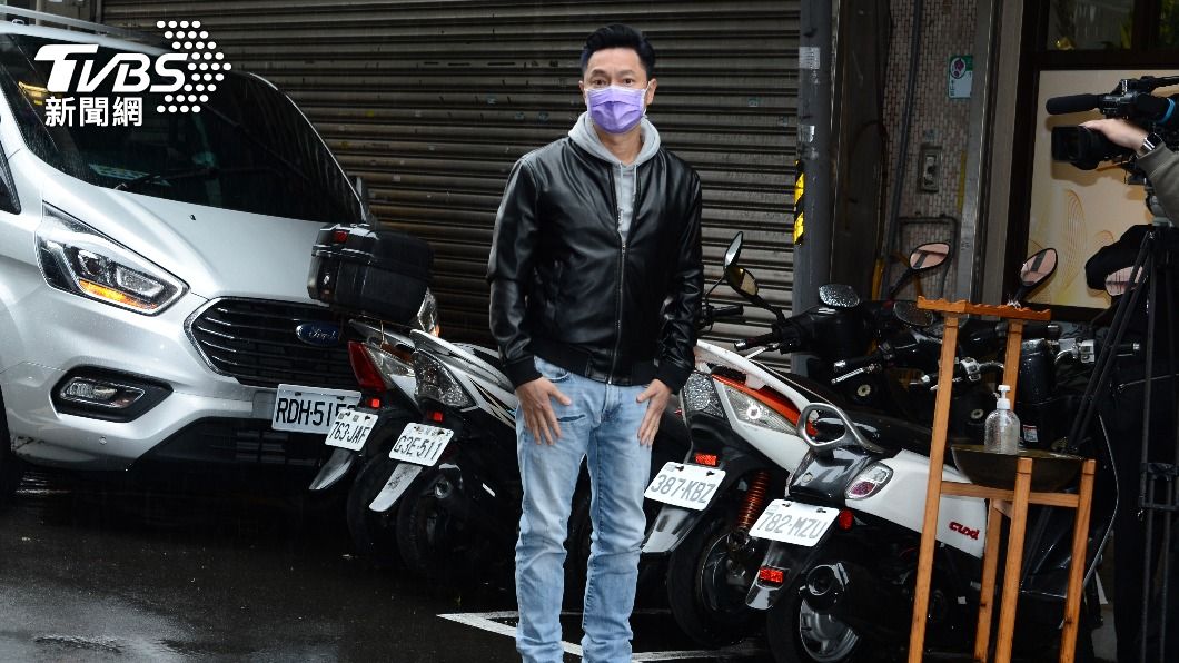 謝祖武赴靈堂悼念巴戈 情緒崩潰爆哭「我欠他太多」