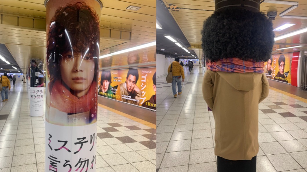 新宿車站柱子變身為主人公。(圖/翻攝自推特)