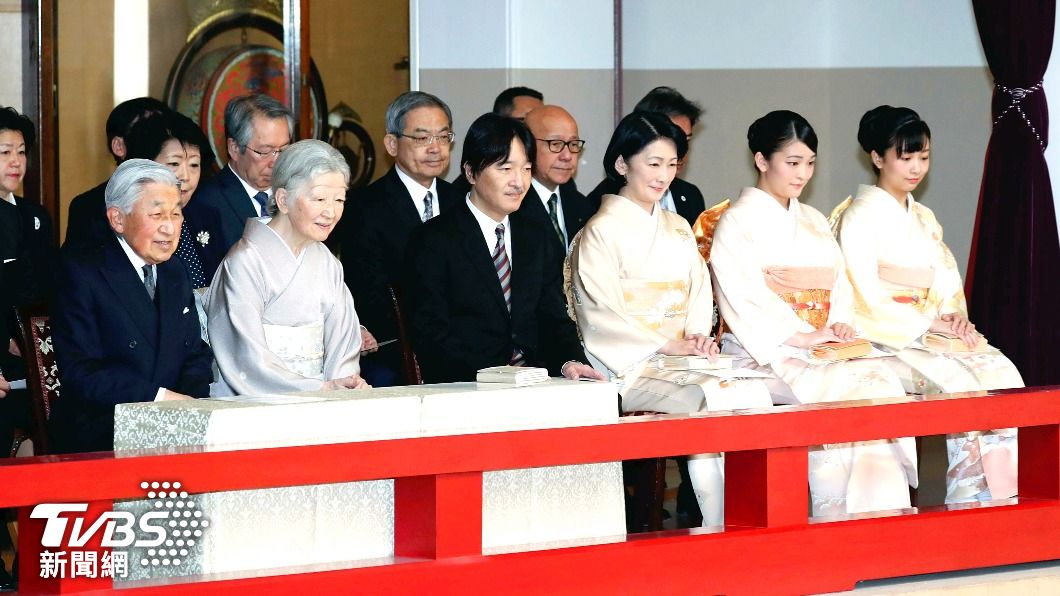 上皇后（左二）對真子公主（右二）疼愛有加。（圖／達志影像美聯社）