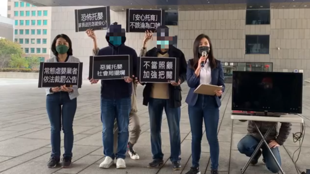 王婉諭今(18)日帶著受害家長召開記者會說明虐嬰案。(圖/翻攝自王婉諭臉書)
