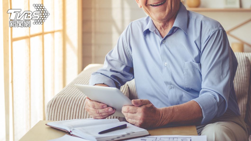 研究認為60歲人腦運作才會開始減低。(示意圖/shutterstock達志影像)