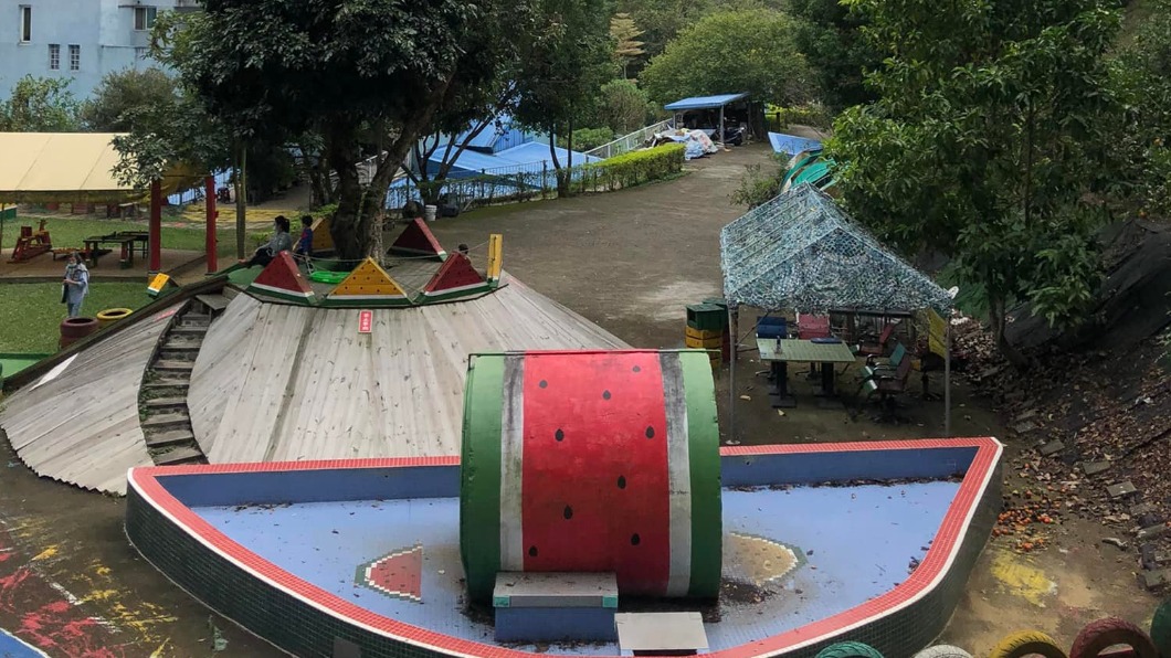 全台唯一水果樂園！爽玩滑草坡、小火車　繽紛造景超好拍