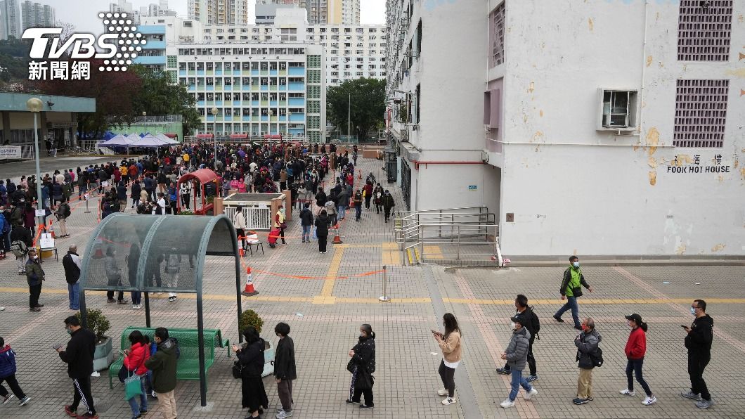 Omicron傳播速度快特性導致香港疫情迅速淪陷。(圖/達志影像路透社)
