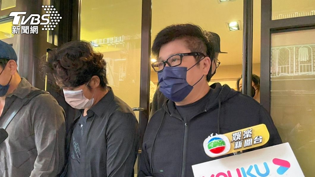 胡瓜受訪,一旁為陳子強。(圖/謝佩樺攝)