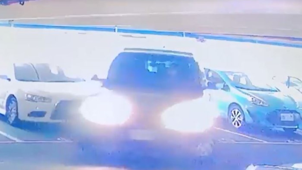 民眾發文,要休旅車駕駛盡快出面聯繫。(圖/翻攝自爆怨公社 臉書)