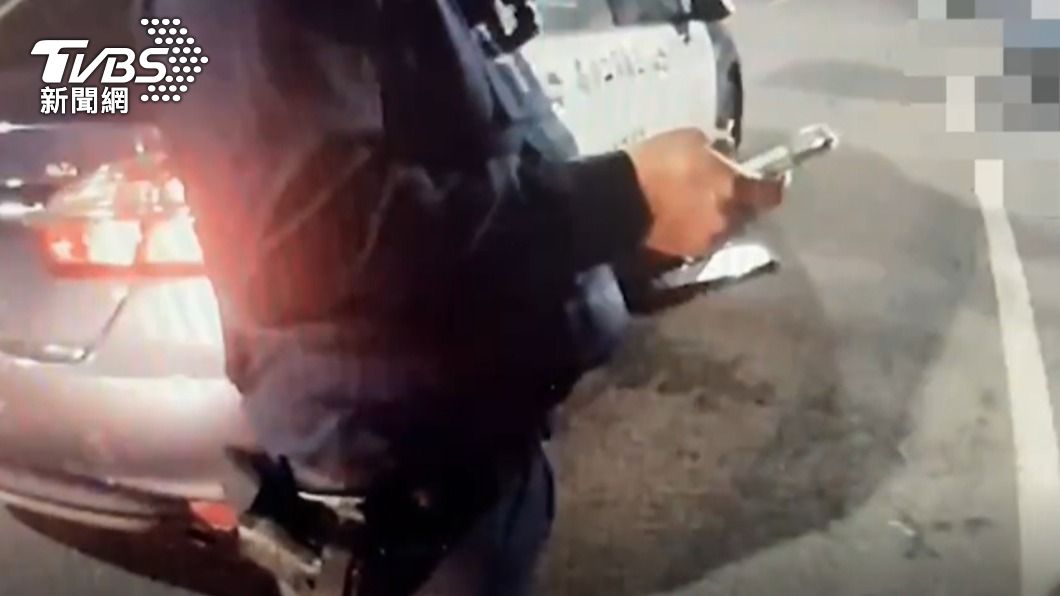 警方獲報後到場了解狀況。（圖／TVBS）