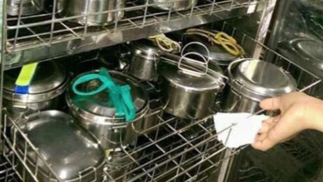 網友在臉書貼出蒸便當時期的舊照片。(圖/翻攝自爆廢公社公開版)