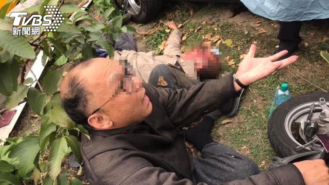 史男撞倒人一度想肇逃,遭民眾包圍做罷。(圖/TVBS)