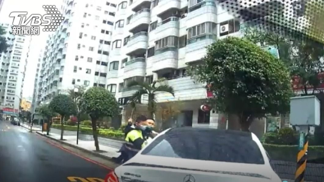 扯!少年仔邊吸笑氣邊開車 警匪桃園街頭追逐近10分