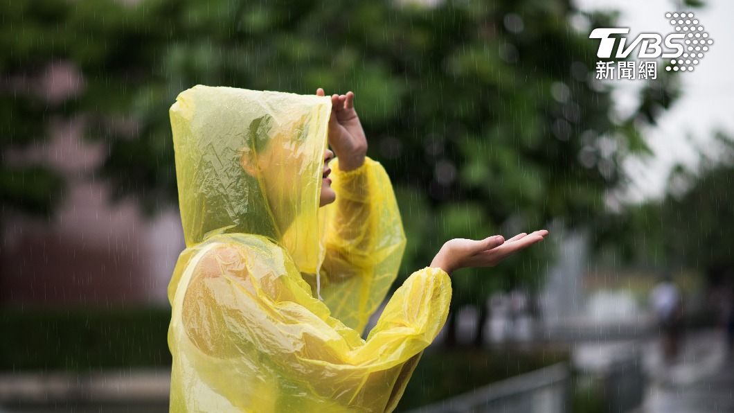 輕便雨衣丟垃圾還是回收?環保局揭正確做法 少1動作最高罰6千