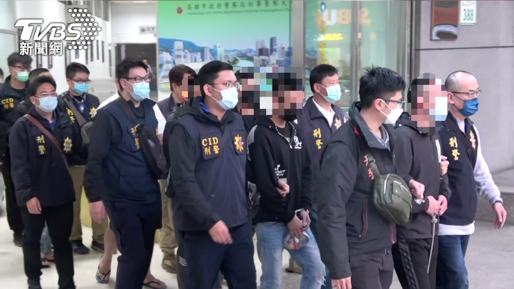 郭男為首的犯罪集團，隨身攜帶刀械、護身符防身，最後仍遭逮。（圖／警方提供）