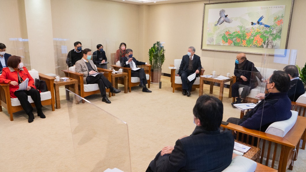 認疫情穩定可控 蘇揆下令:防疫規範將朝正常生活方向調整