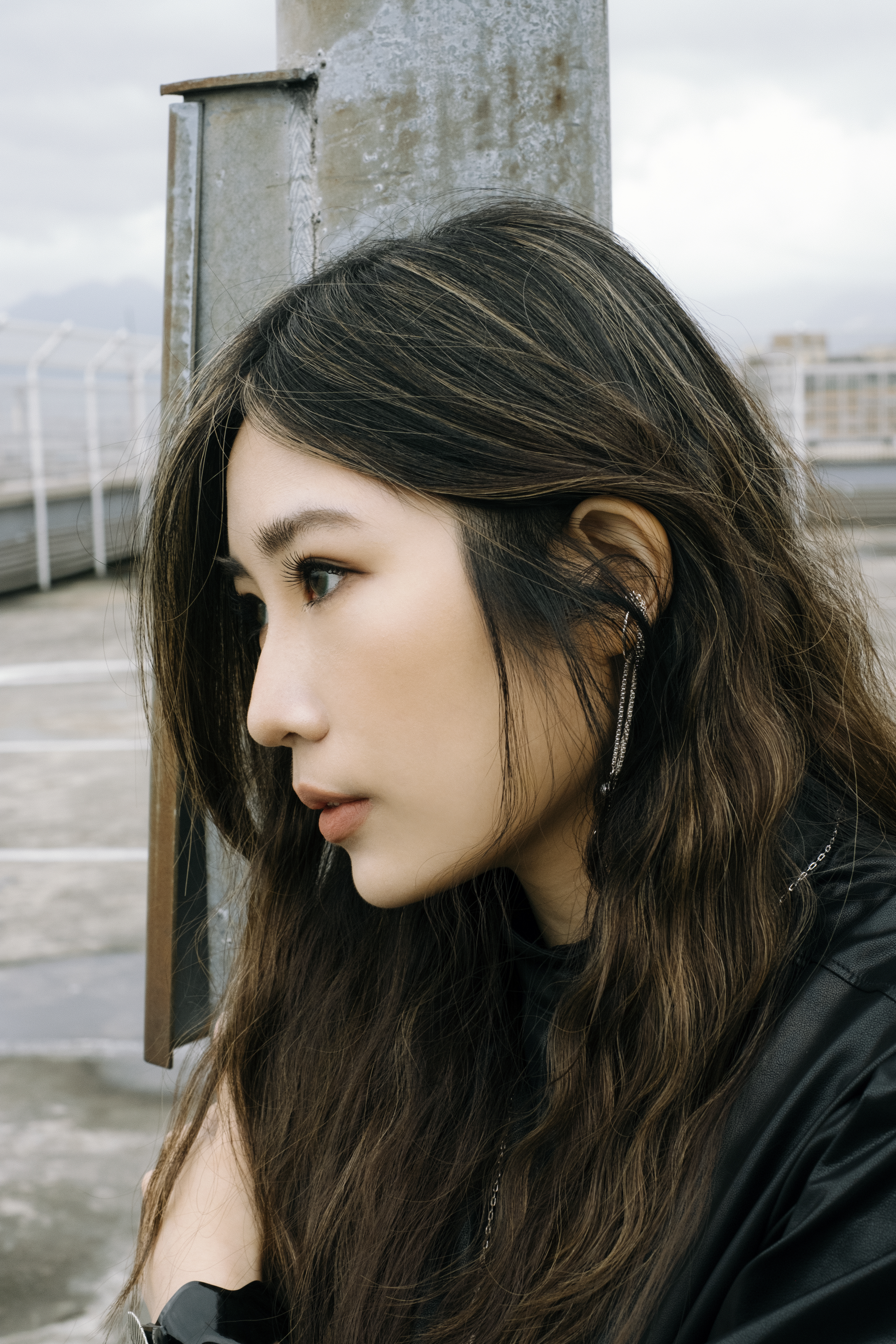 黃玠瑋長大在外租房才擁有自己的房間。（圖／環球音樂提供）