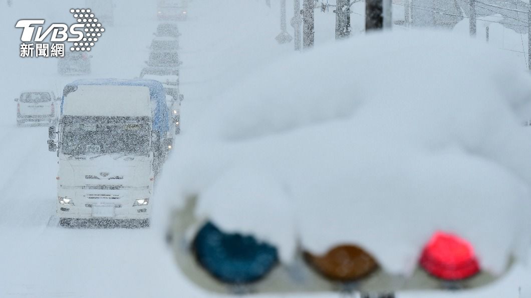 日本北海道等地暴風雪 視線不良釀車禍1死多傷