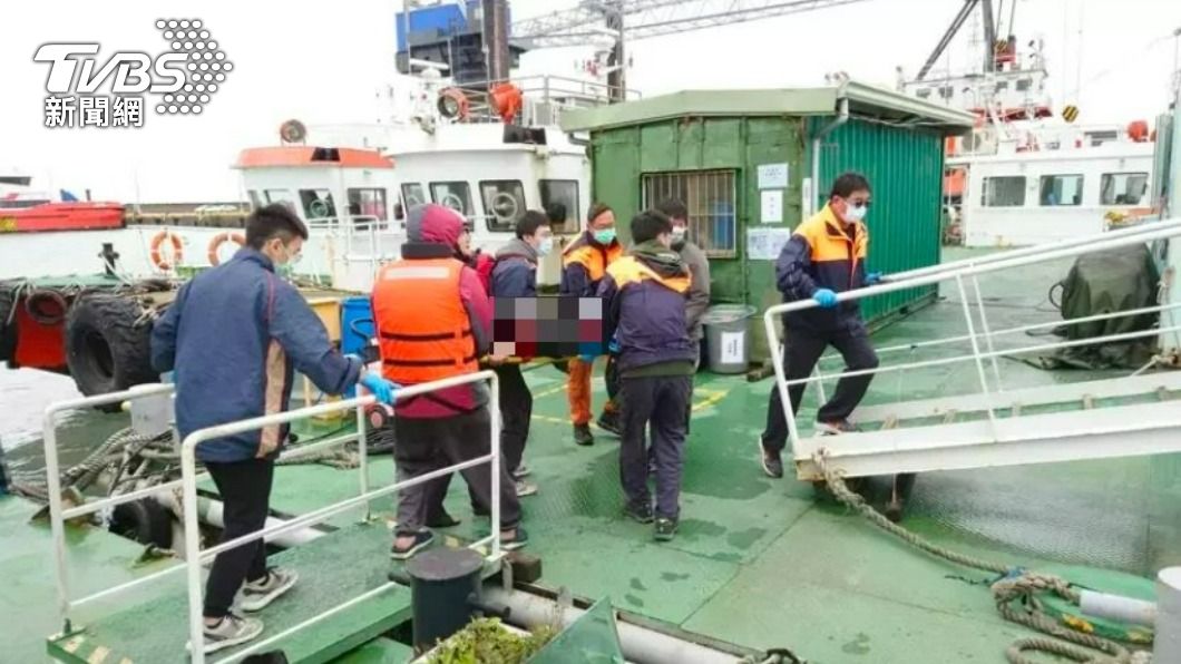 台中港一名引水人落海，送醫搶救不治。（圖／讀者提供）