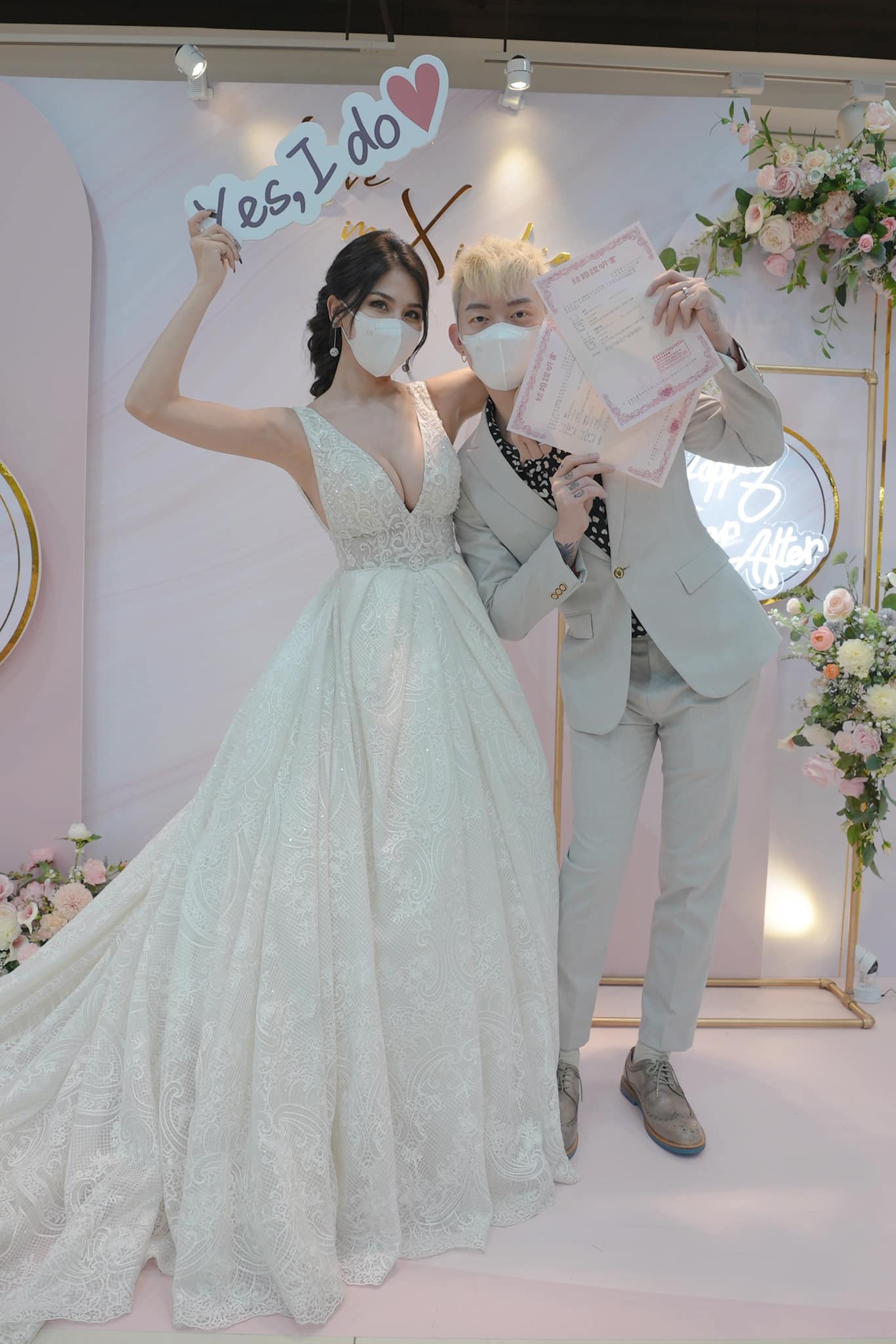 蕾菈宣布結婚。(圖/翻攝自蕾菈Facebook)
