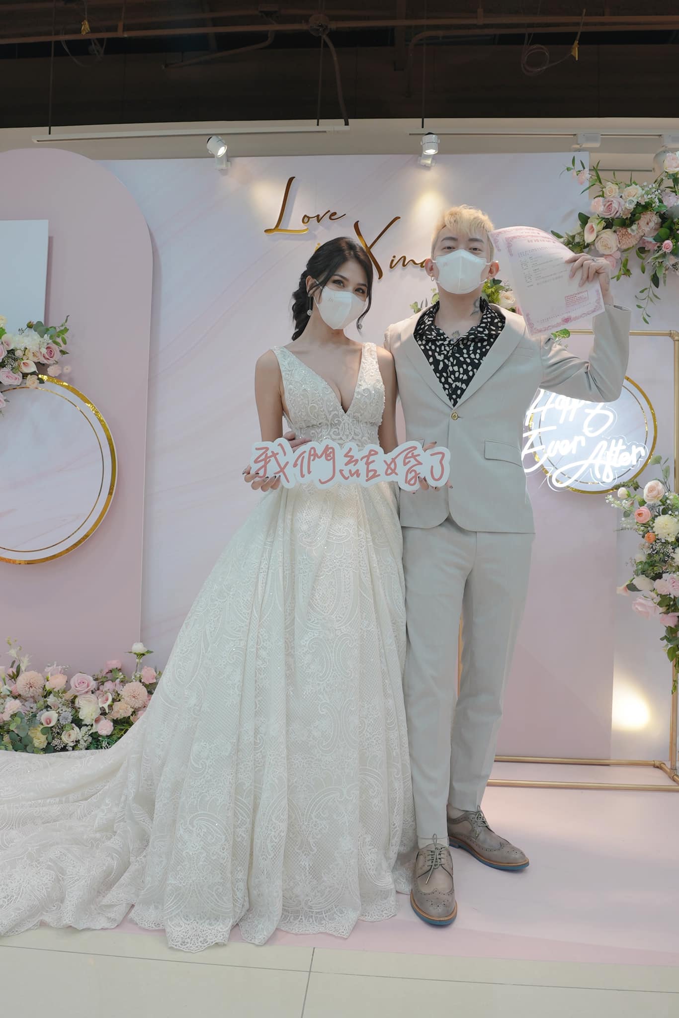 蕾菈宣布結婚。(圖/翻攝自蕾菈Facebook)