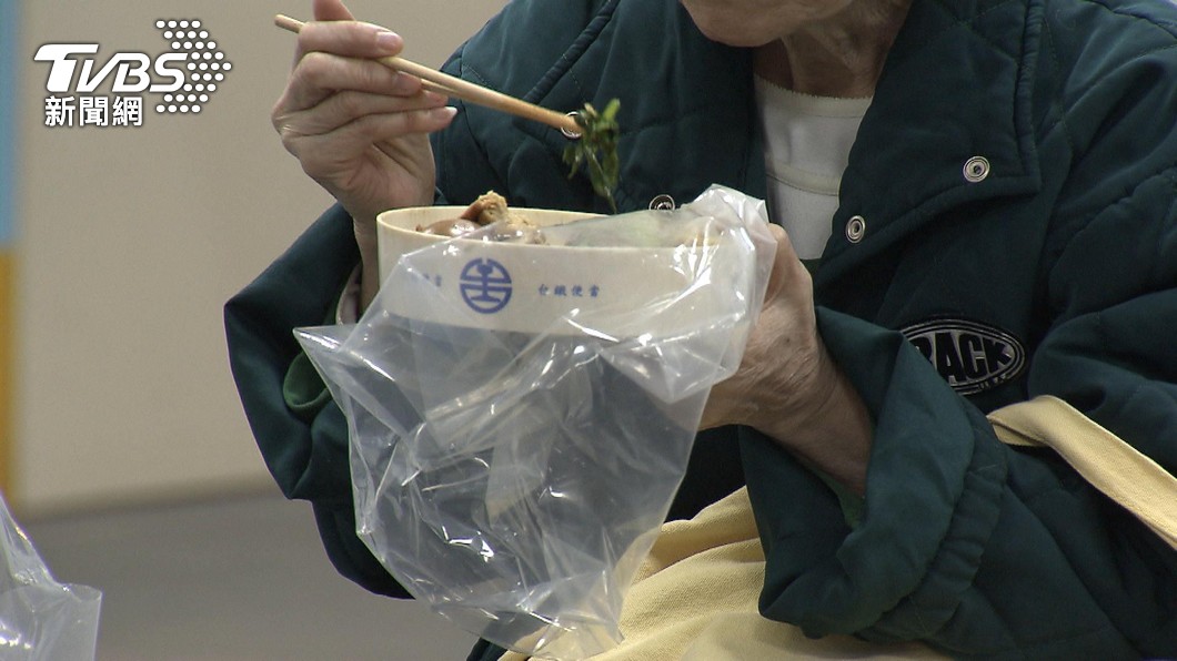 雙鐵、客運飲食「3月解禁」 雙北公車、計程車仍禁止