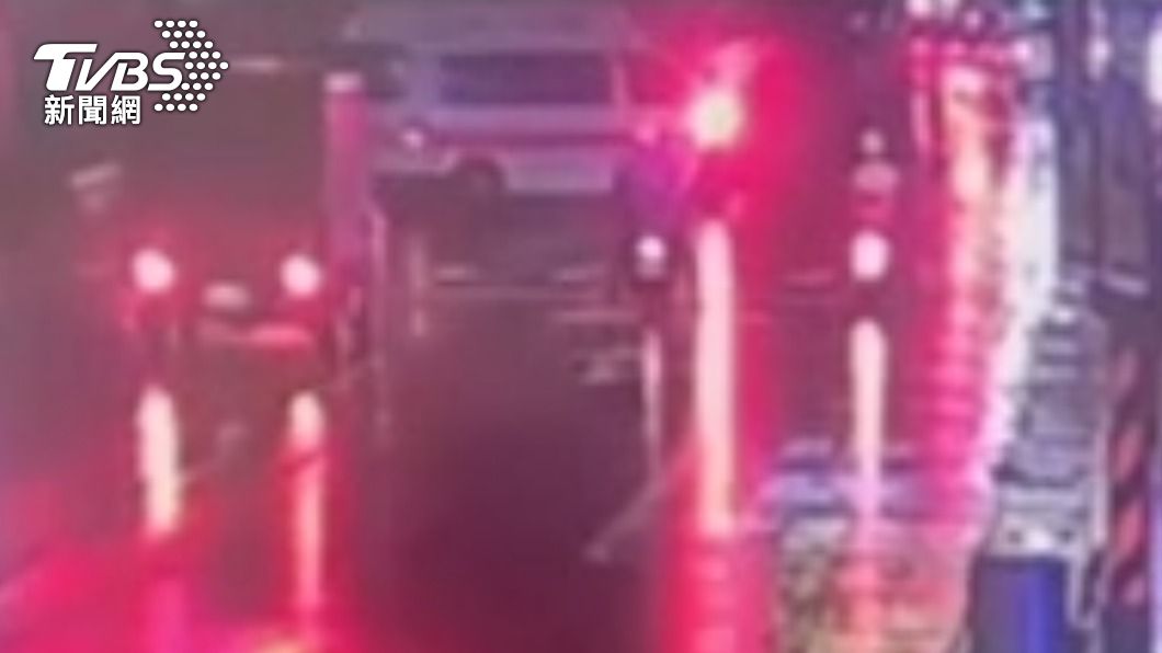 救護車趕抵現場。(圖/TVBS)