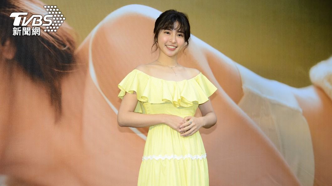 峮峮睽違近3年發寫真書 自爆「小鬼離世後」感情動向