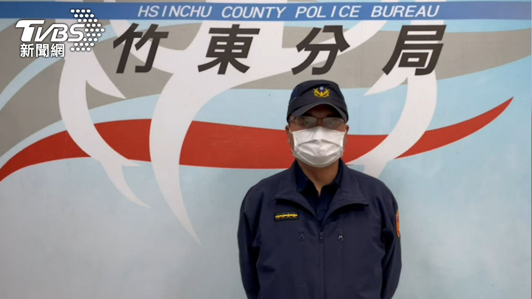 竹東派出所副所長曾志明說明案情。(圖/警方提供)
