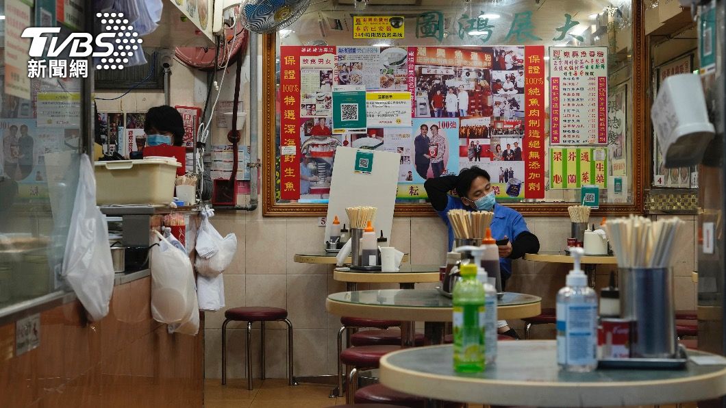 香港嚴格防疫之下,餐廳門可羅雀。(圖/達志影像美聯社)