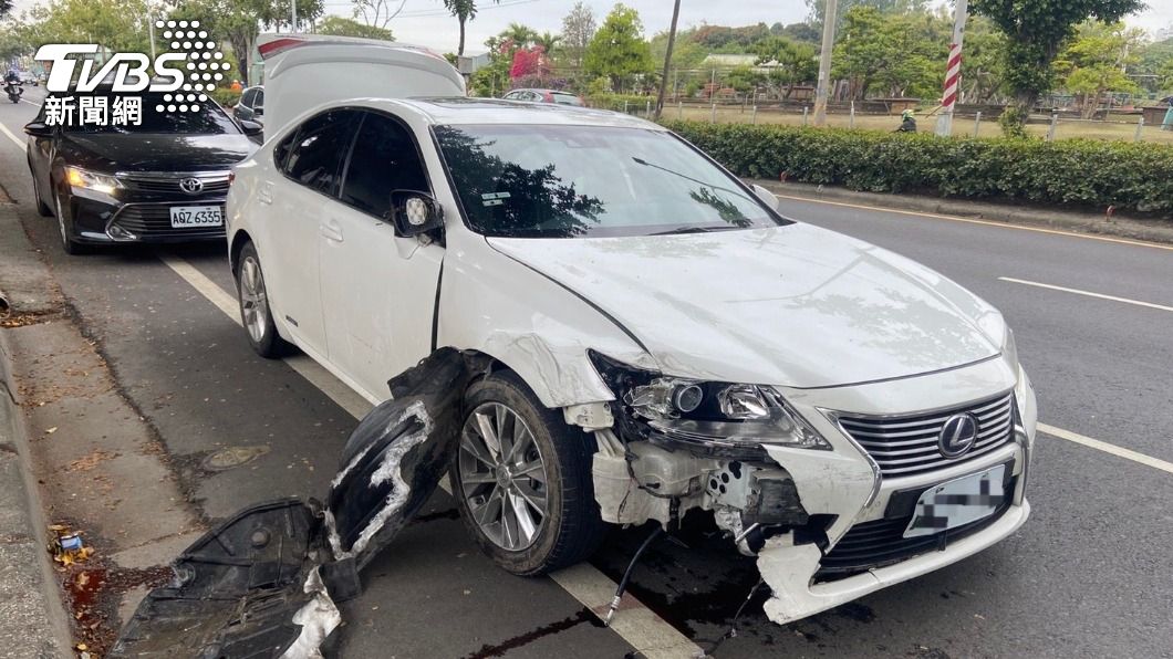 毒蟲暴踩油門撞偵防車!警連開15槍 2嫌棄車逃
