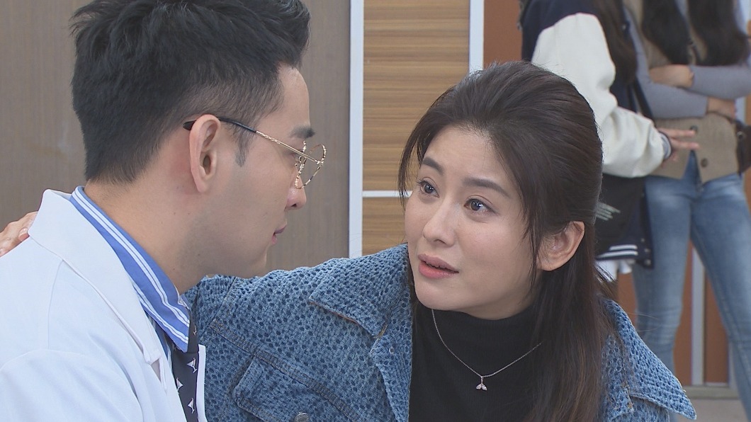 潘柏希(左)跟葉家妤對戲眼淚止不住。(圖/民視提供)