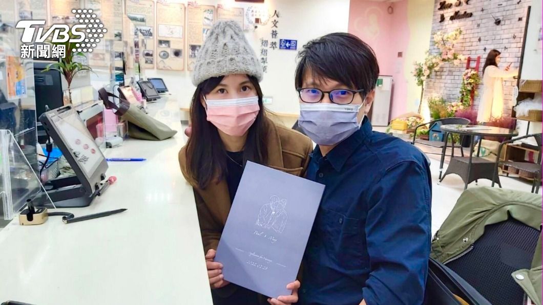 台中366對新人選在昨(22)日登記結婚。(圖/台中市府提供)