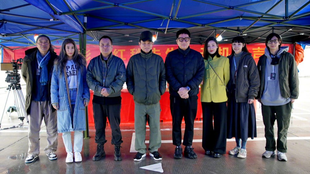 劉德華出席《紅毯先生》開鏡，左2為台灣女星瑞瑪席丹。（圖／翻攝新浪電影微博）