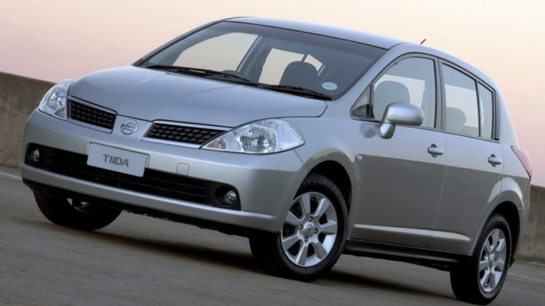 魚乾這次駕駛的車款是Nissan Tiida掀背車,對比休旅車來說空間其實相對有限。(圖/翻攝自 Nissan官網)