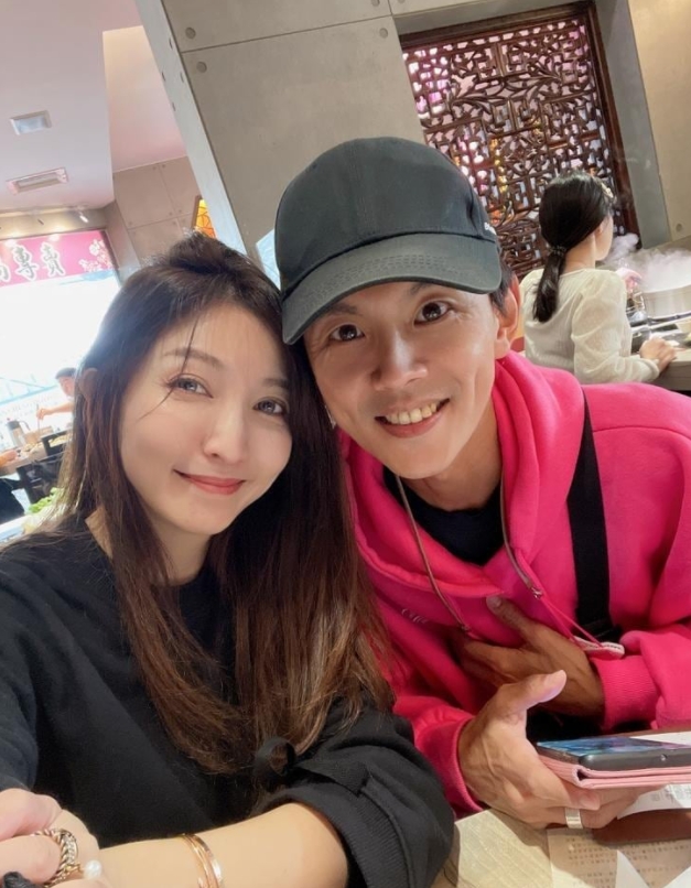 Grace和阿翔挺過不倫風波,重修舊好。(圖/翻攝自grace_kung_shu_ching IG)