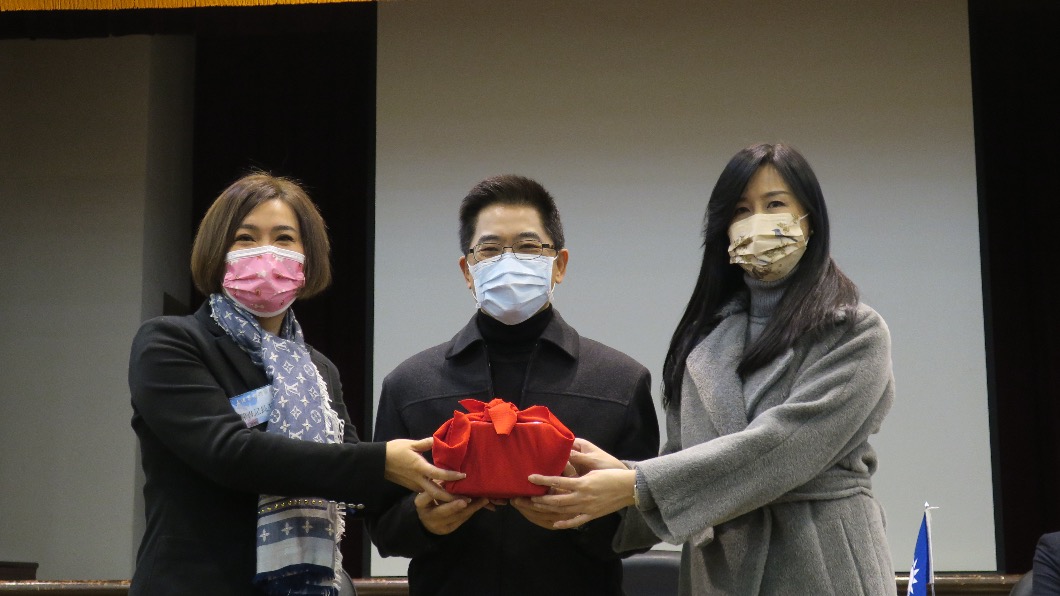 萬美玲今早出席立法實務研討會。（圖／國民黨提供）