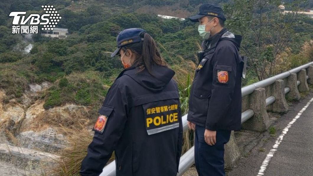 保七總隊員警將人追緝到案。（圖／TVBS）