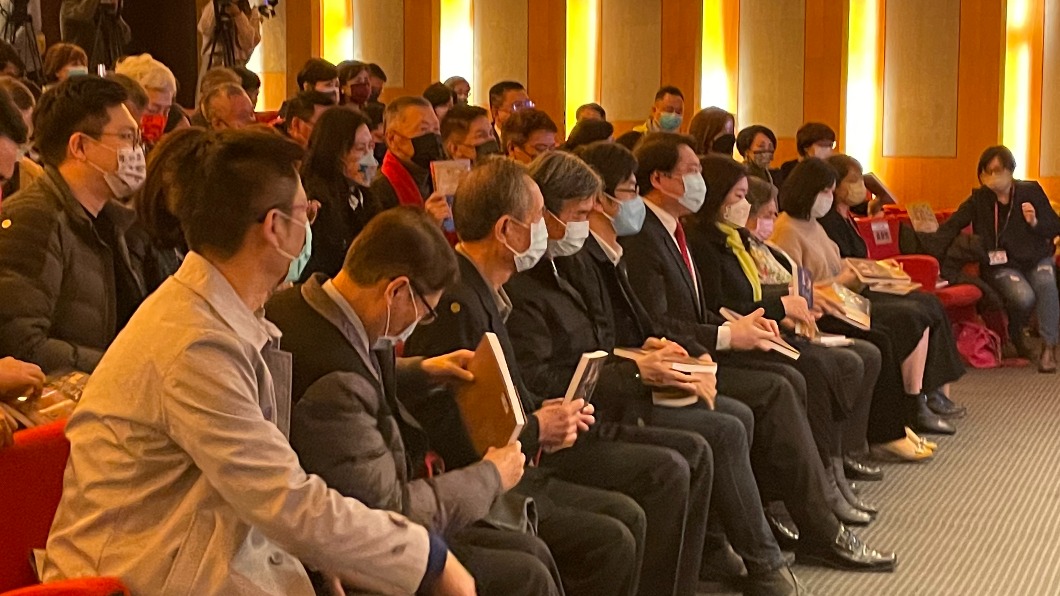基隆市長林右昌今(24)日於台北信義誠品舉行《雙魚B.理科市長-林右昌的人生進擊RPG》新書發表會》。(圖/TVBS)